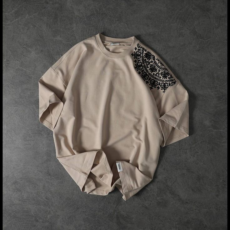 Drop shadow mandala print tshirt